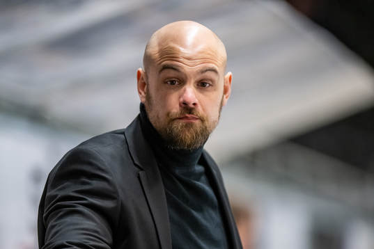 Hudiksvalls tränare Dennis Hall deppar