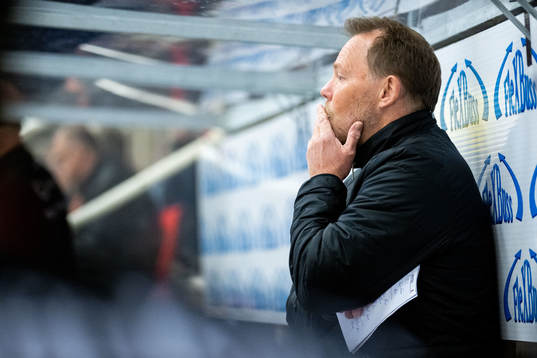 Nybros tränare Mikael Tisell deppar
