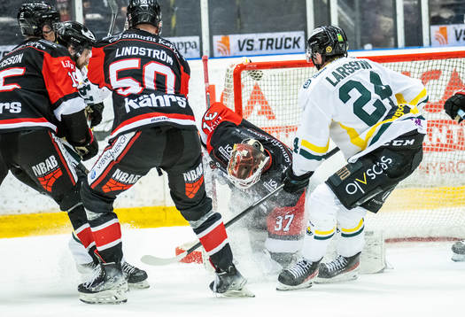 Nybros Erik Lindström och målvakt Robin Johansson samt