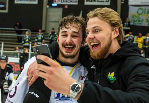 Östersunds Jesper Schiöler och Linus Marcko jublar