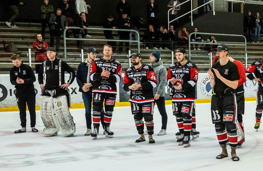 Nybros Erik Lindström deppar med lagkamrater