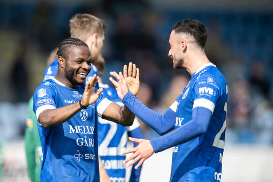 Trelleborgs Henry Offia och  Simon Amin jublar
