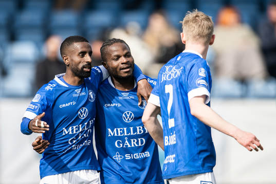 Trelleborgs Henry Offia och Mikko Viitikko jublar