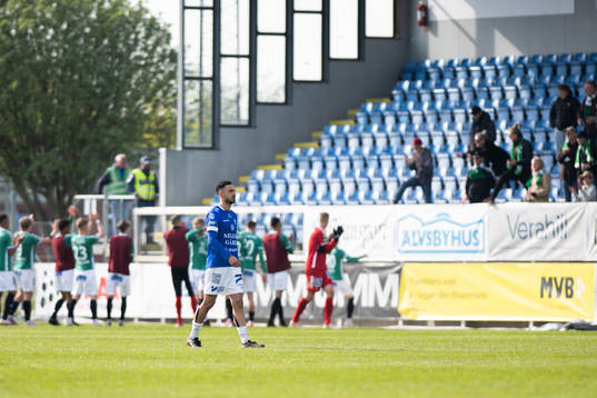 Trelleborgs Tom Wassholm deppar medan Brages spelare jublar