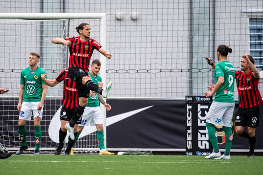 Brommapojkarnas Nikola Vasic jublar