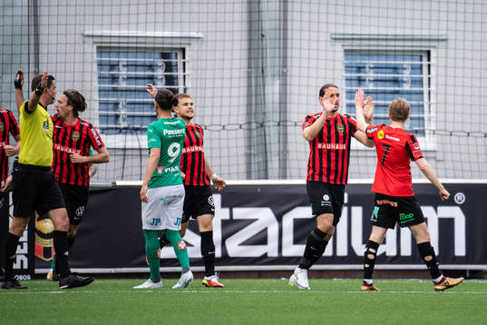 Brommapojkarnas Nikola Vasic jublar