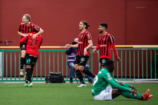 Brommapojkarnas Oscar Pettersson jublar
