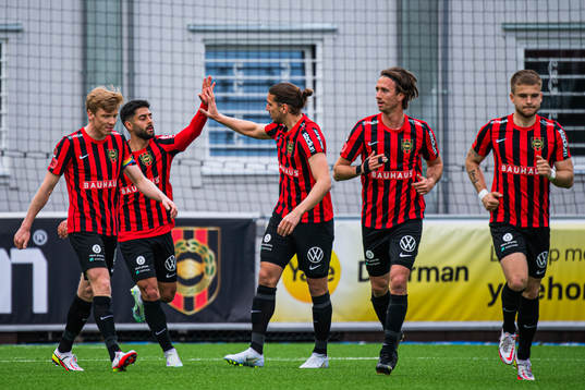 Brommapojkarnas Nikola Vasic jublar