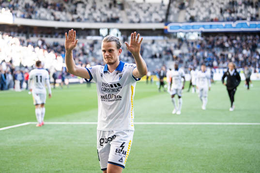 Sirius Tim Björkström framför supportrarna
