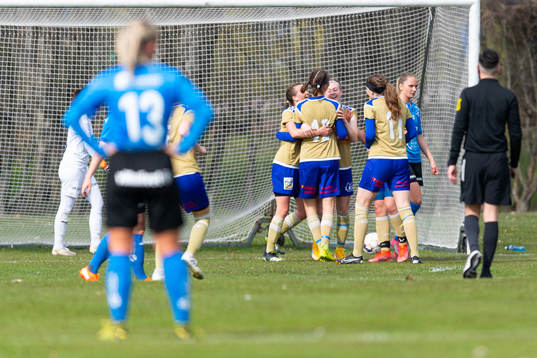 Södra Sandbys spelare jublar