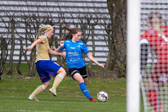 Södra Sandbys Ida Garmfors och Halmstads Nellie Granstam