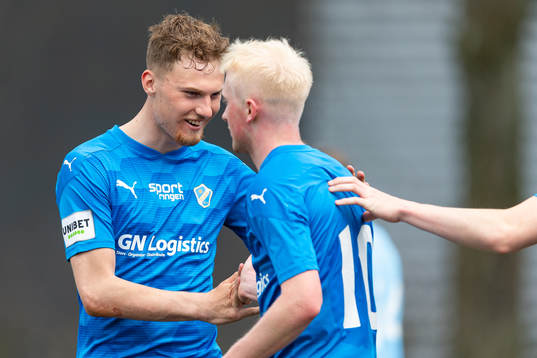 Halmstads Albin Binnefors jublar med Pontus Carlsson
