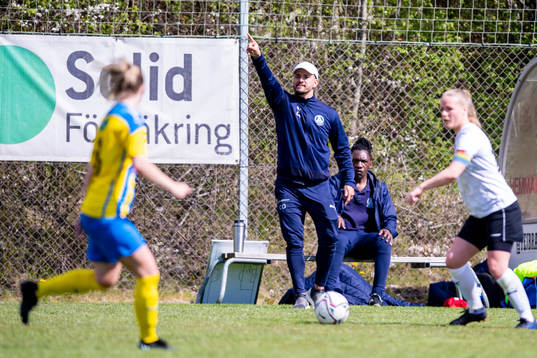 Älmhults tränare Cristian Ozan