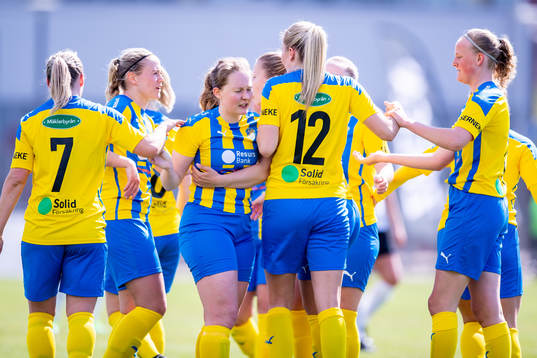Bläddra bland fler bilder av Fotboll, Div 1 södra, dam, Eskilsminne - Älmhult