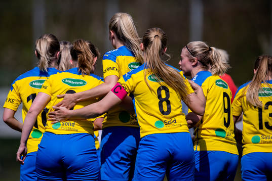 Eskilsminnes spelarna jublar
