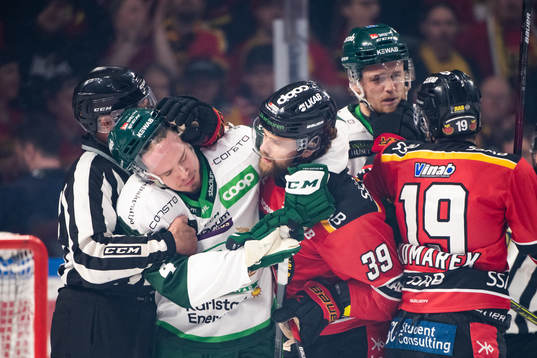 Färjestads Oscar Lawner och Luleås Pontus Själin