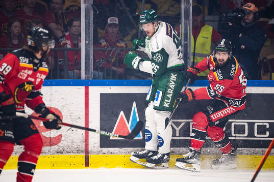 Färjestads Jacob de la Rose och Luleås Filip Pyrochta