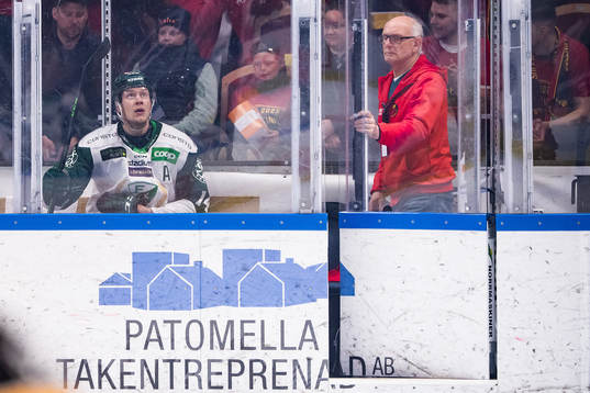 Färjestads Victor Ejdsell i utvisningsbåset