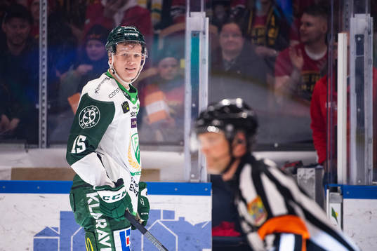 Färjestads Gustav Rydahl reagerar på en utvisning