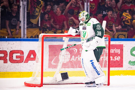 Färjestads målvakt Dominik Furch deppar
