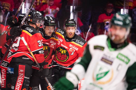 Luleås Julius Honka och Linus Omark jublar