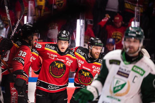 Luleås Julius Honka jublar