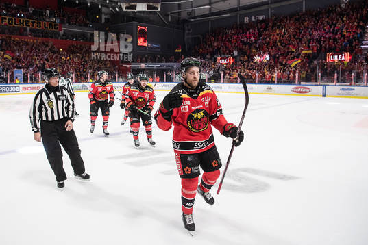 Luleås Juhani Tyrväinen jublar