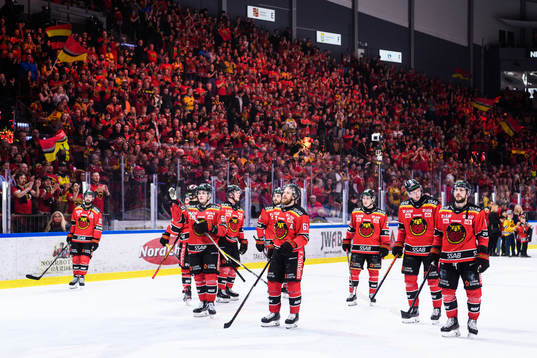Luleås Linus Omark och lagkamrater