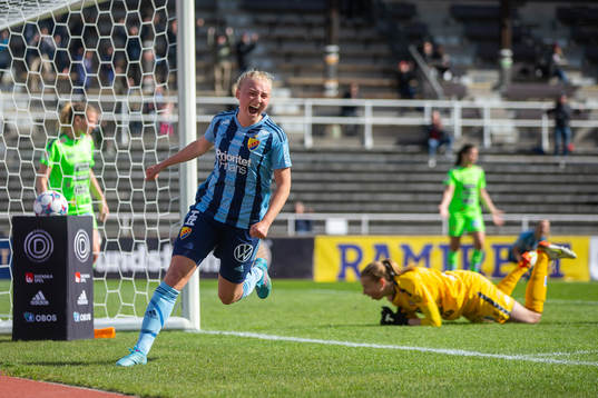 Djurgårdens StinaLisa Johansson jublar