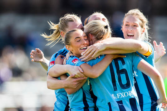Djurgårdens StinaLisa Johansson gör 1-0 och jublar med