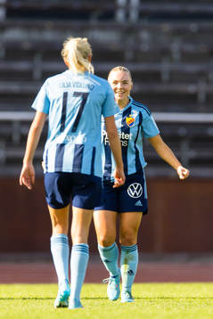 Djurgårdens Louise Hvarfner jublar med Sara Lilja Vidlund