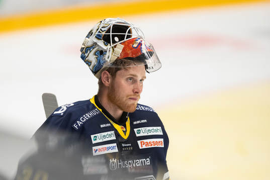 s målvakt Adam Åhman deppar