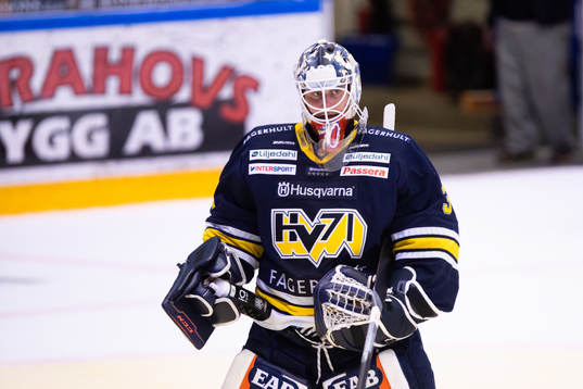 s målvakt Adam Åhman deppar
