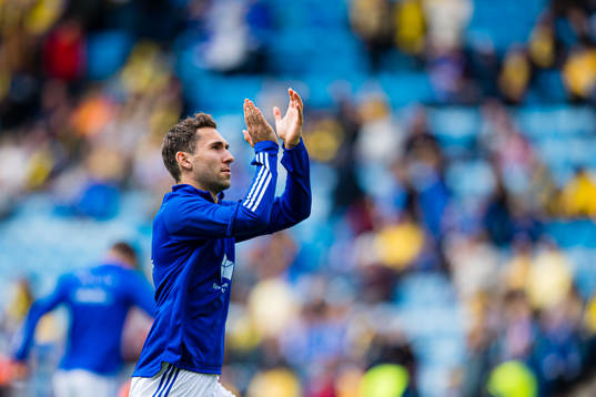 Benjamin Tiedemann Hansen of Molde warms up