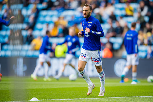 Magnus Wolff Eikrem of Molde warms up
