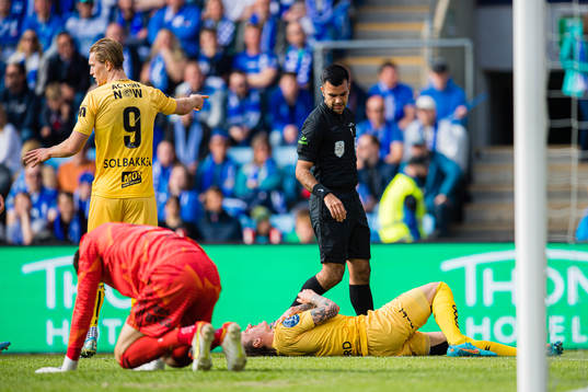 Rohit Saggi, referee, and Runar Espejord of Bodø/Glimt in