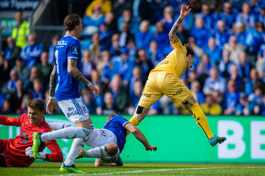 Jacob Karlstrøm of Molde and Runar Espejord of Bodø/Glimt