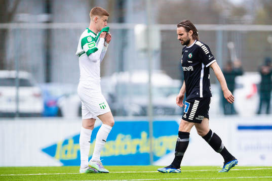 Örebros Kevin Walker deppar