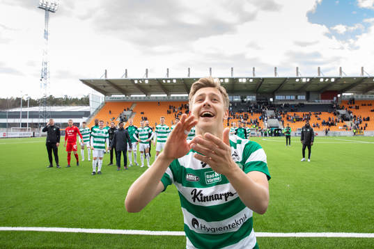 Västerås Simon Gefvert jublar