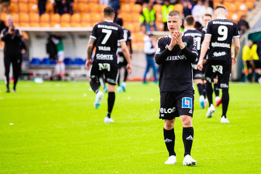 Örebros Samuel Dahl deppar