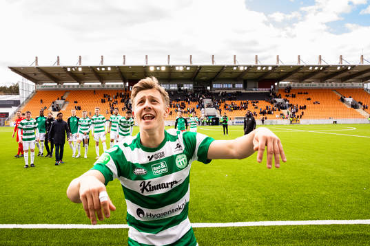 Västerås Simon Gefvert jublar