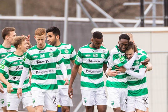 Västerås Dusan Jajic jublar med Mohammed Mahammed