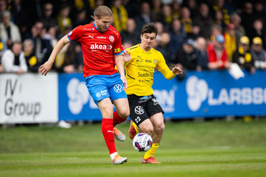 Helsingborgs Charlie Weberg och Mjällbys Jesper Gustavsson