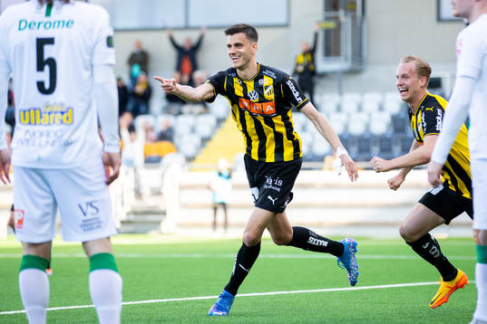 Häckens Alexander Jeremejeff jublar