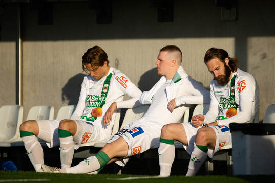 Varbergs Anton Liljenbäck och Oskar Sverrisson deppar