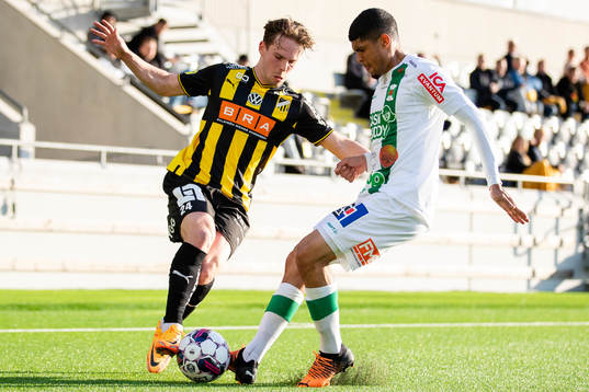 Häckens Lars Olden Larsen och Varbergs Luke Le Roux