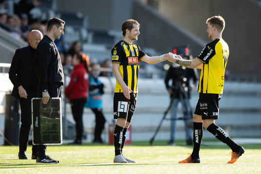Häckens Erik Friberg blir inbytt och tar över