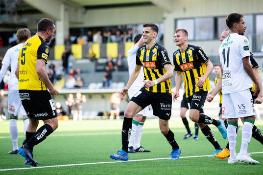 Häckens Alexander Jeremejeff jublar