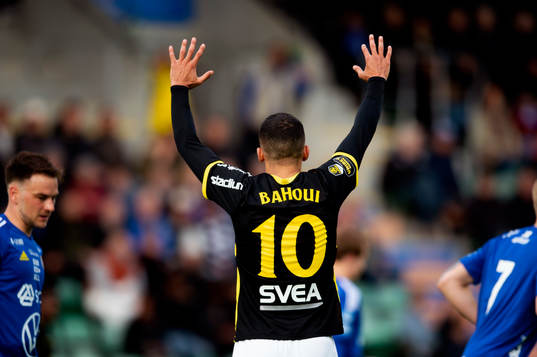 s Nabil Bahoui protesterar mot ett domslut