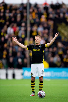 s Sebastian Larsson